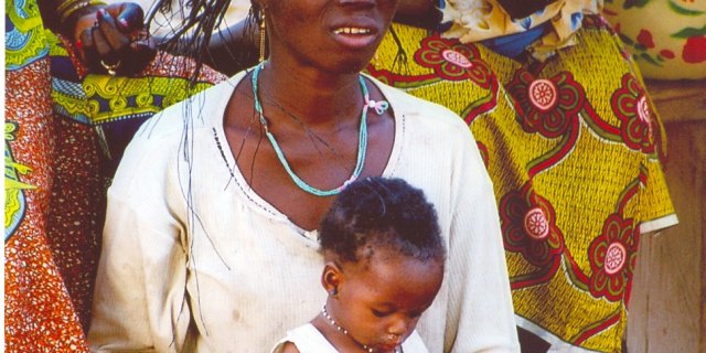 Immagine di una madre con la figlia