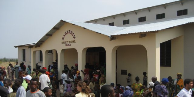 Un'immagine che testimonia la nutrita partecipazione degli abitanti del villaggio