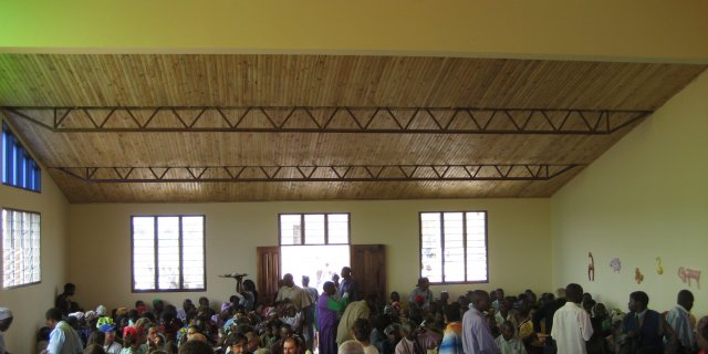 Una immagine del salone principale durante la cerimonia di inaugurazione