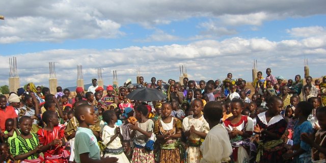 Un momento della festa riservata dalla popolazione ai volontari di GABNICHI