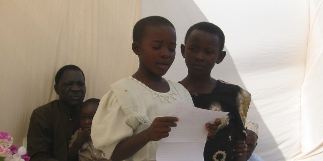 Ringraziamento pronunciato da un bambino a nome della popolazione di Mkoka per l'iniziativa intrapresa da Gabnichi