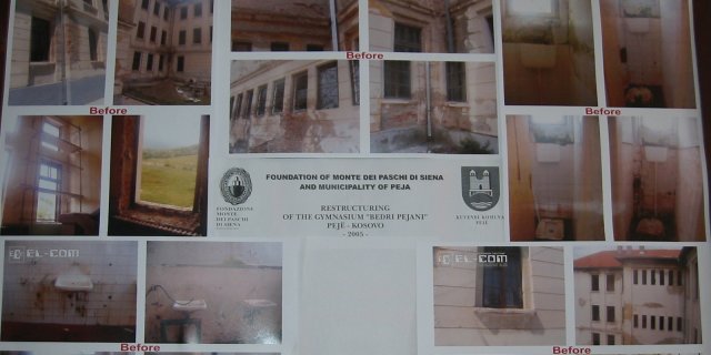 Cartello dei lavori esposto alla scuola