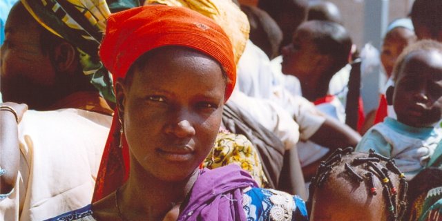 Immagine di una madre con la figlia