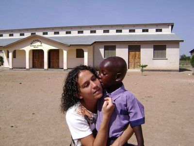 Lisa con un bambino dell'asilo