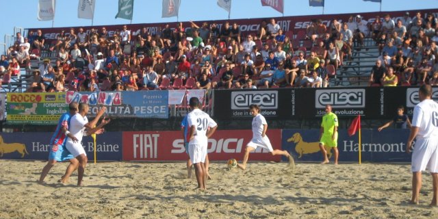 Calcio di punizione battuto da Amarelle